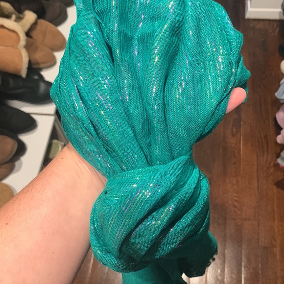 Green sparkly scarf - Picture 4 of 4